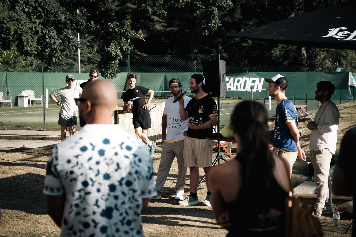 Genesis Club — ambiance courtside